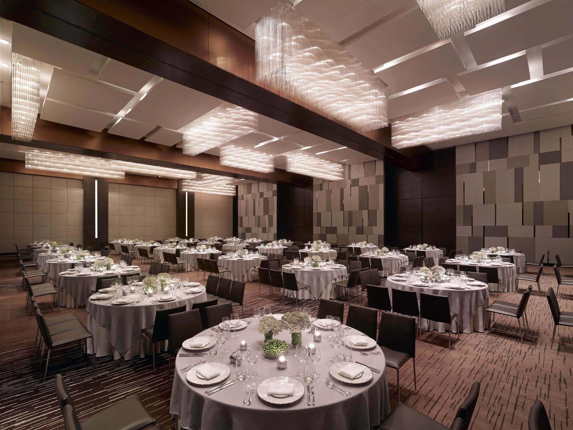 New World Makati Hotel, Manila Makati City Exterior photo The Grand Ballroom